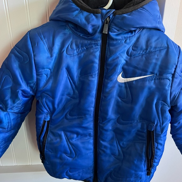 Nike Kids Puffer Jacket in Vibrant Blue - Picture 8 of 9